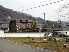 治田神社から見た児玉邸